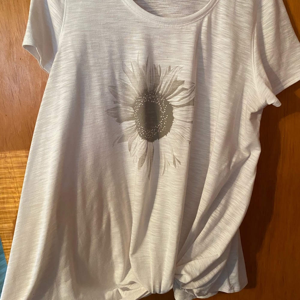 White sunflower shirt with tied waist (plus size)